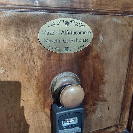 Mazzini Affittacamere เวียเรจโจ ภายนอก รูปภาพ