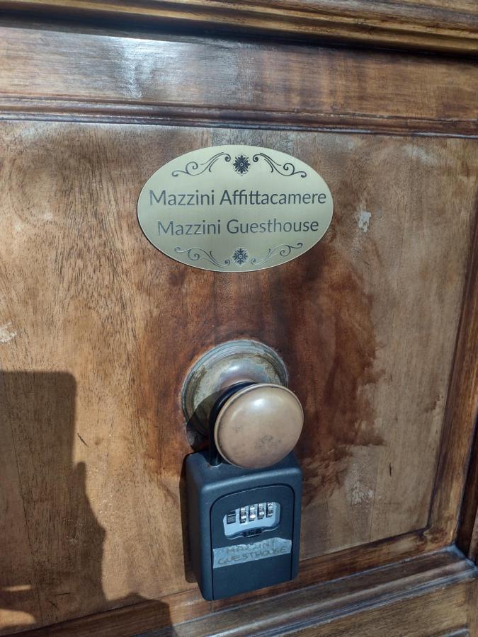 Mazzini Affittacamere เวียเรจโจ ภายนอก รูปภาพ